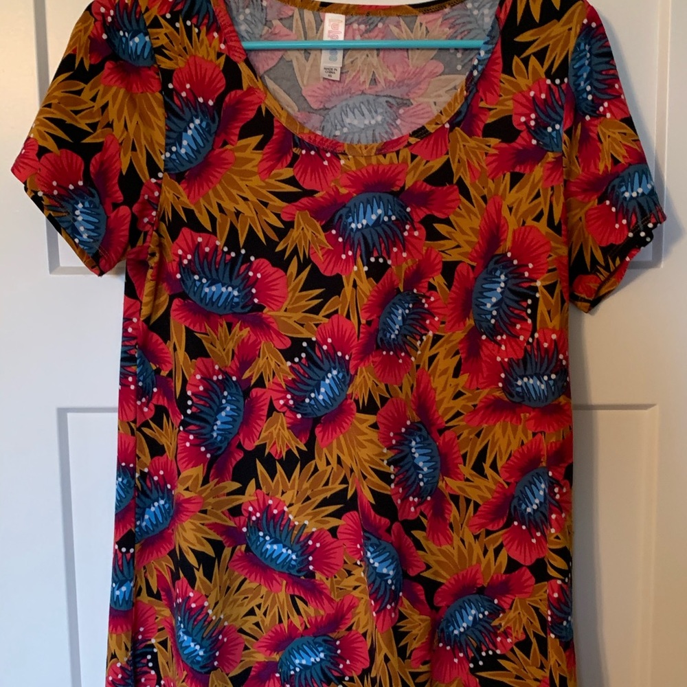 Lularoe Classic shirt